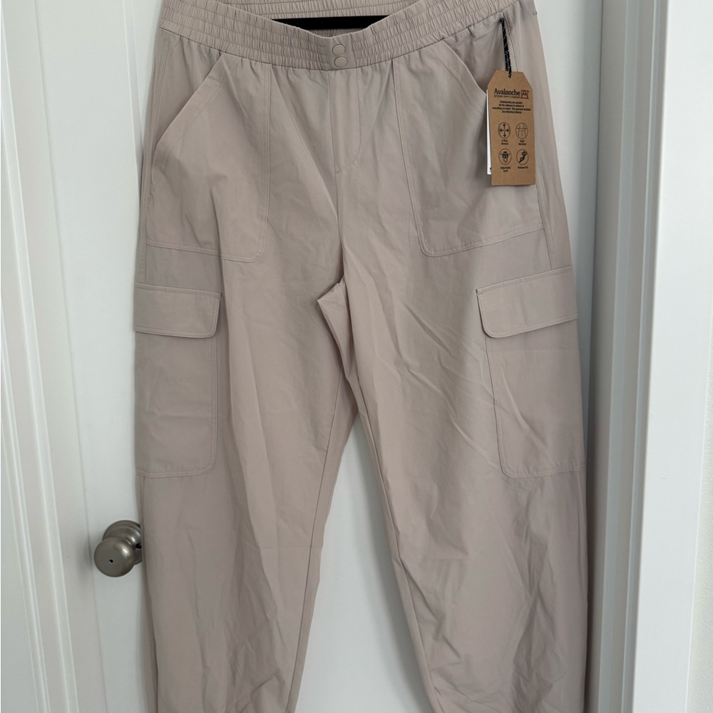 Women light pink Cargo Pants size lrg brand new with tags